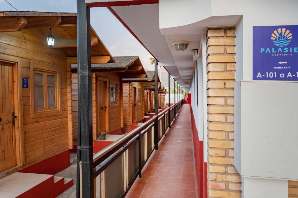 APARTAMENTOS PALASIET - Resim 25