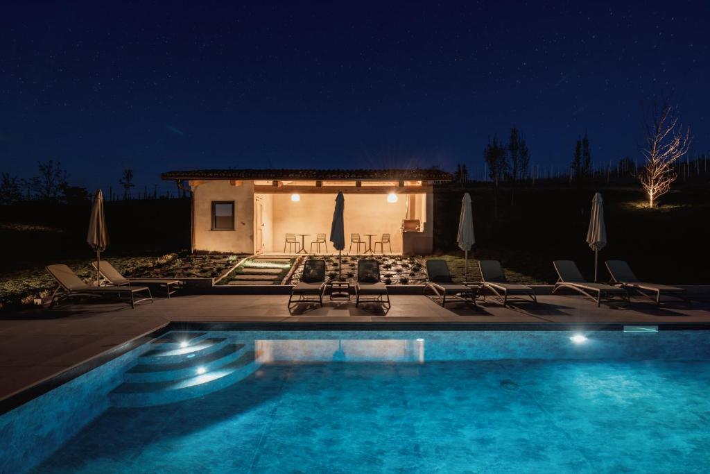 Bazén v ubytování Relais Chiarene nebo v jeho okolí