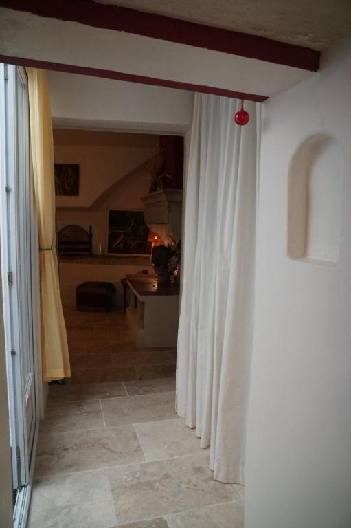 Televízia a/alebo spoločenská miestnosť v ubytovaní Appartement complet - Salles sous Bois