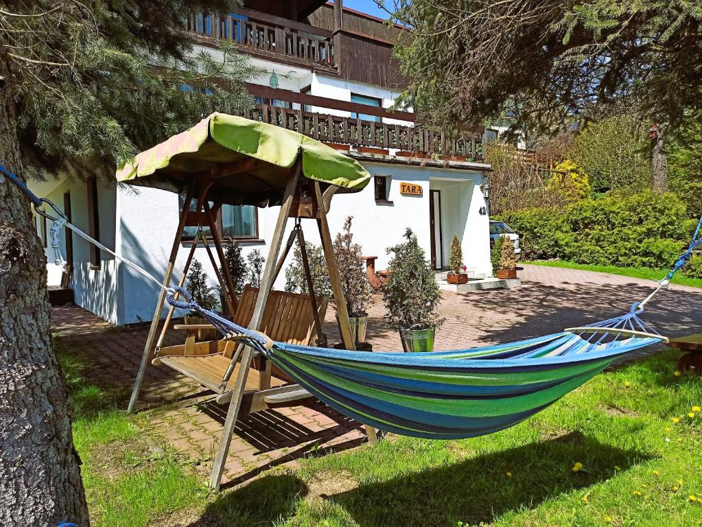 Vonkajšia záhrada v ubytovaní Tara
