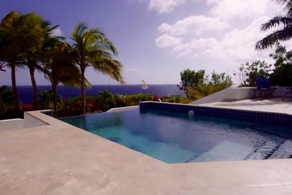 Bazén v ubytování VillaDelSol-Ocean Front Resort-Pool-up to 8 Guests-Walk to the Beach nebo v jeho okolí