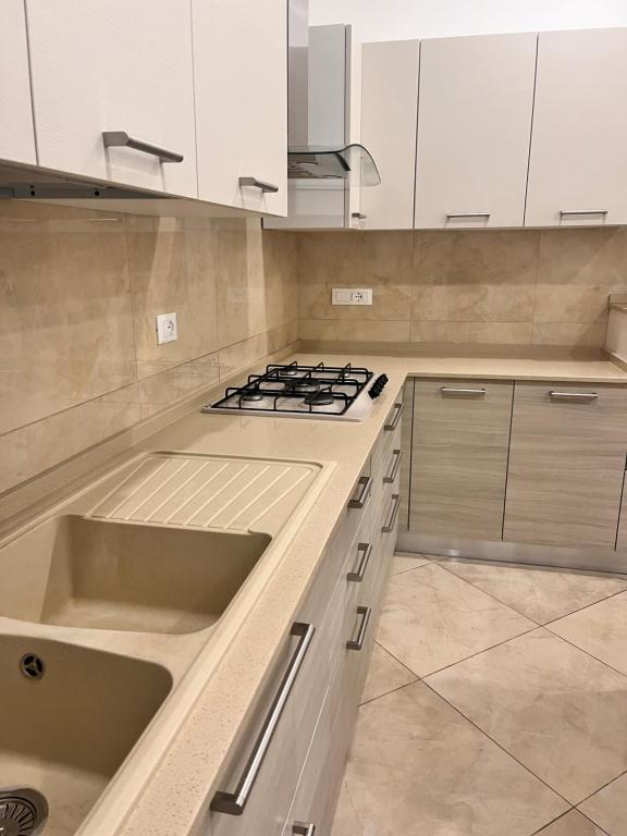 Kuchyň nebo kuchyňský kout v ubytování Esse House's Noto
