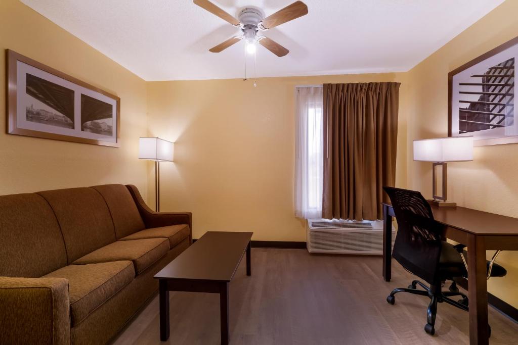 Quality Inn Jefferson at I-85 - King Suite With Sofa Bed - Non Smoking