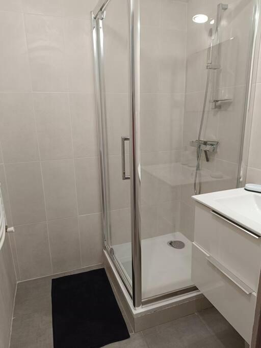 Fotografia z galérie ubytovania Appartement cosy, 4 pers, proximité gare v destinácii Saint-Étienne