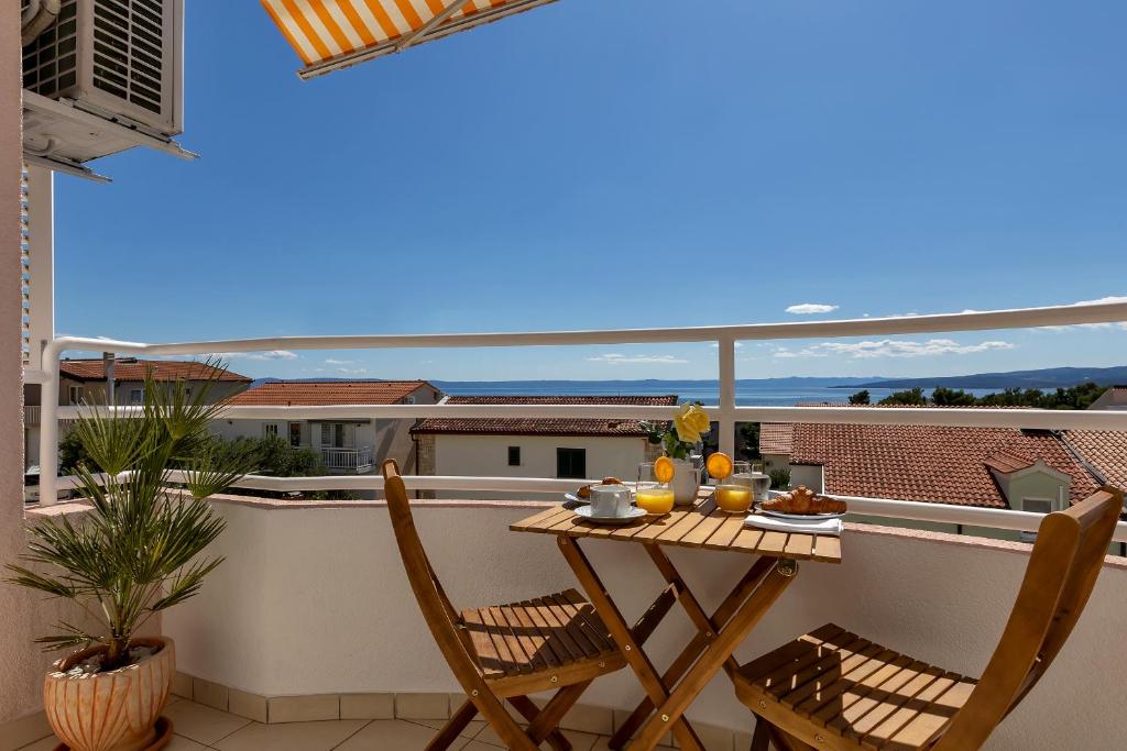 Balkón nebo terasa v ubytování Newly renovated apartment with a beautiful sea view Emili