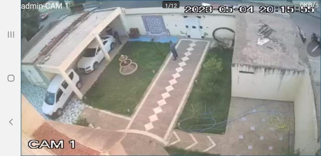 eine Luftaufnahme eines Hauses mit Garten in der Unterkunft MEKNES-villa avec piscine-MAROC in Meknès
