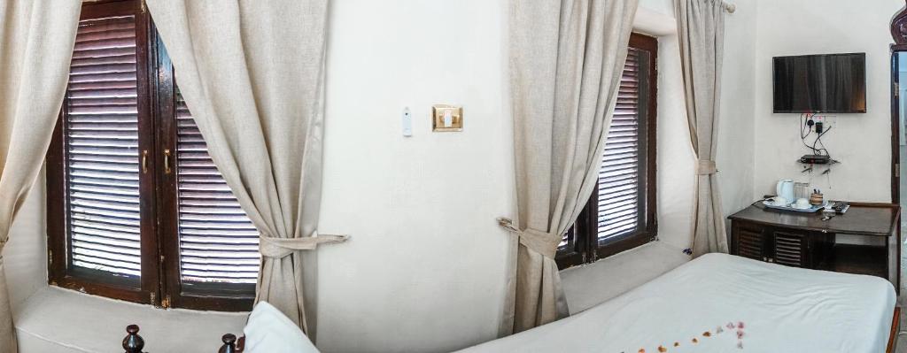 Postel nebo postele na pokoji v ubytování Al Johari Hotel & Spa