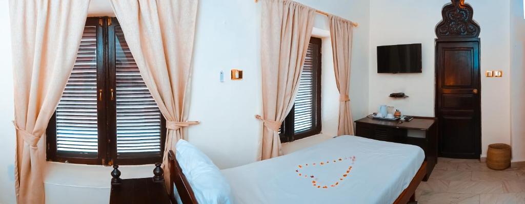 Postel nebo postele na pokoji v ubytování Al Johari Hotel & Spa