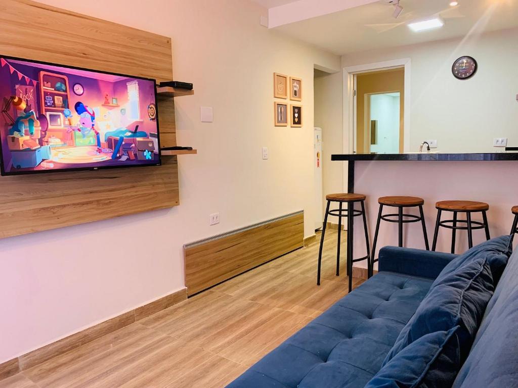 Μια τηλεόραση ή/και κέντρο ψυχαγωγίας στο Studio Adalívia