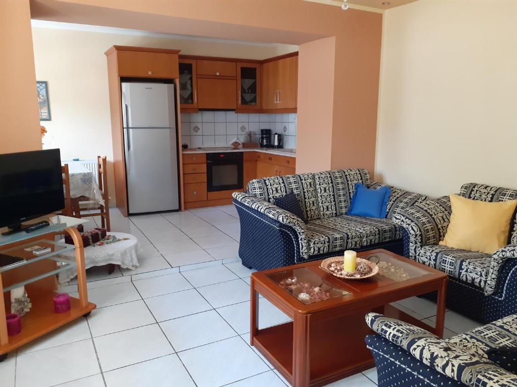 A kitchen or kitchenette at AMISIANA HOUSE