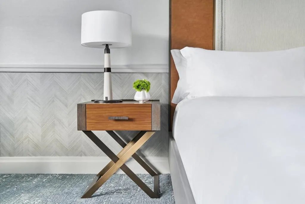 Luxury Suite, 1 Bedroom Larger Suite, 1 King, Sofa bed