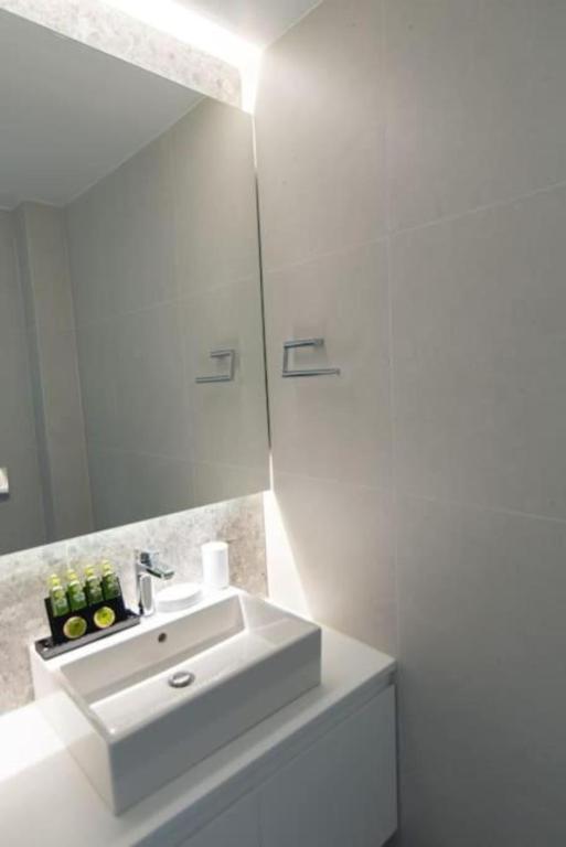 Kúpeľňa v ubytovaní Modern apartment close to Athens city center (Form_F2)