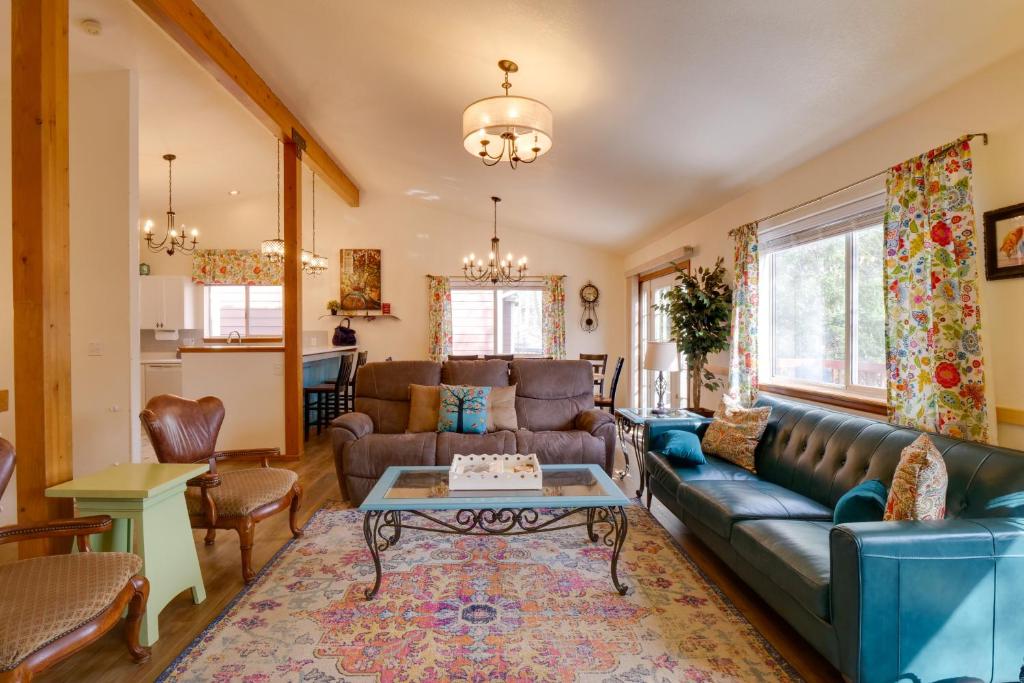a living room with a couch and a table at Homey Dog-Friendly Retreat with Deck in Dtwn Frisco! in Frisco
