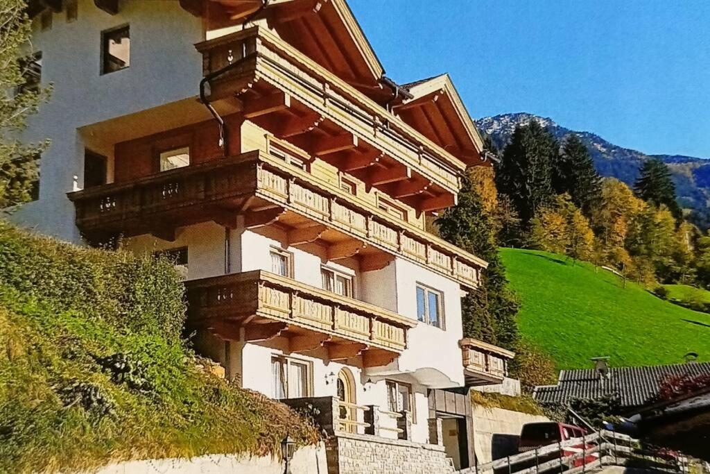 Nespecifikovaný výhled na hory nebo výhled na hory při pohledu z apartmánu