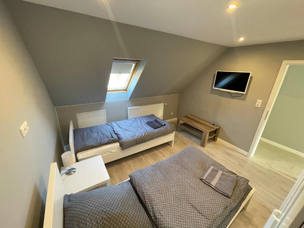 a small bedroom with a bed and a tv at City Apartment Bremen in Bremen