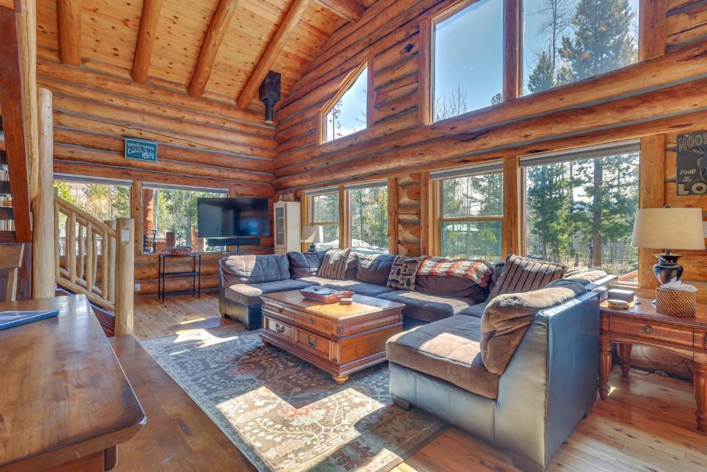 a living room with couches and a television in a cabin at Grand Lake Cabin with Direct Access to Rocky Mtn NP! in Grand Lake