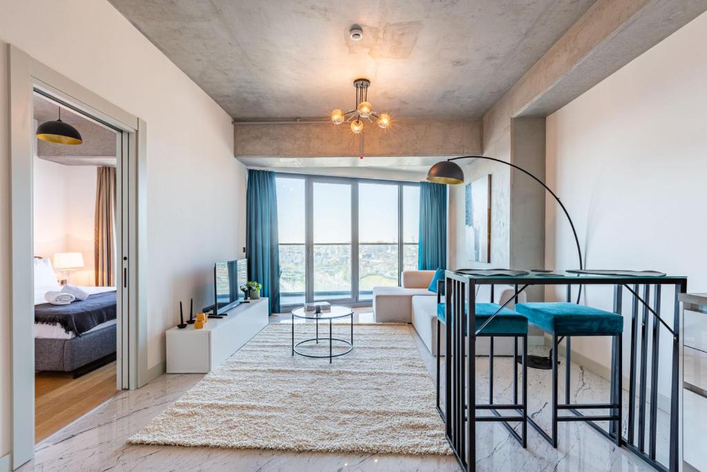 Cozy Flat with City View and Balcony in Sisli