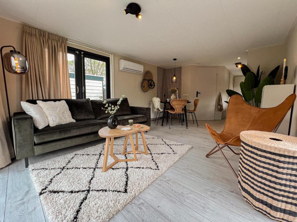 Χώρος καθιστικού στο Bosrijk Chalet - hottub - Veluwe Putten