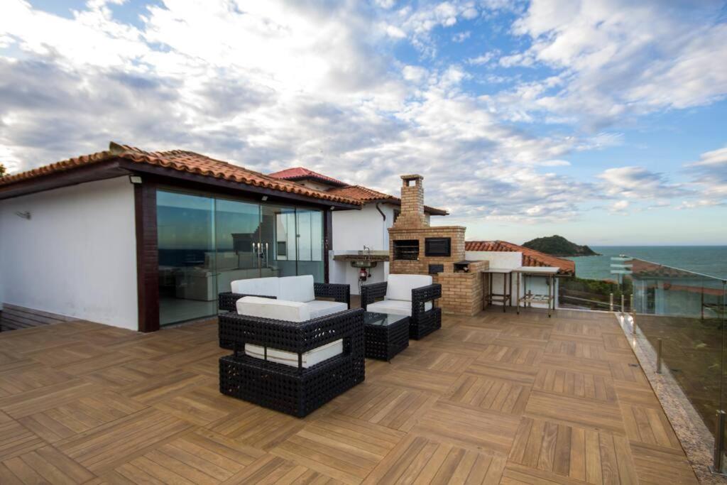 Casa con terraza con vistas al océano en CASA NA PRAIA - BÚZIOS, en Búzios