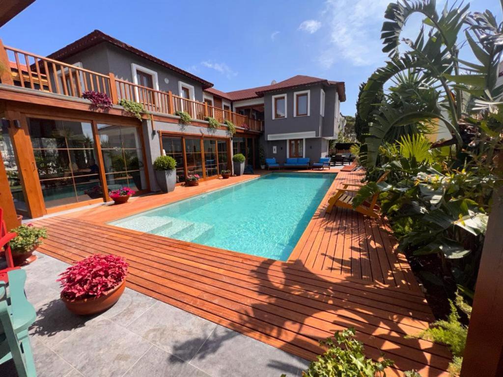 Astonishing Seafront Villa in Cesme