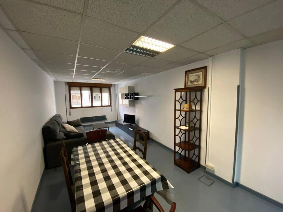Posezení v ubytování Cómodo apartamento en el centro de Oviedo