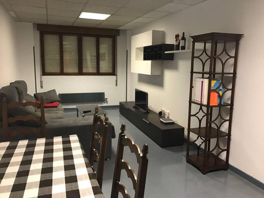 Posezení v ubytování Cómodo apartamento en el centro de Oviedo