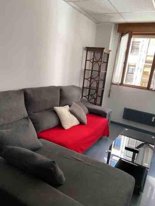 Posezení v ubytování Cómodo apartamento en el centro de Oviedo