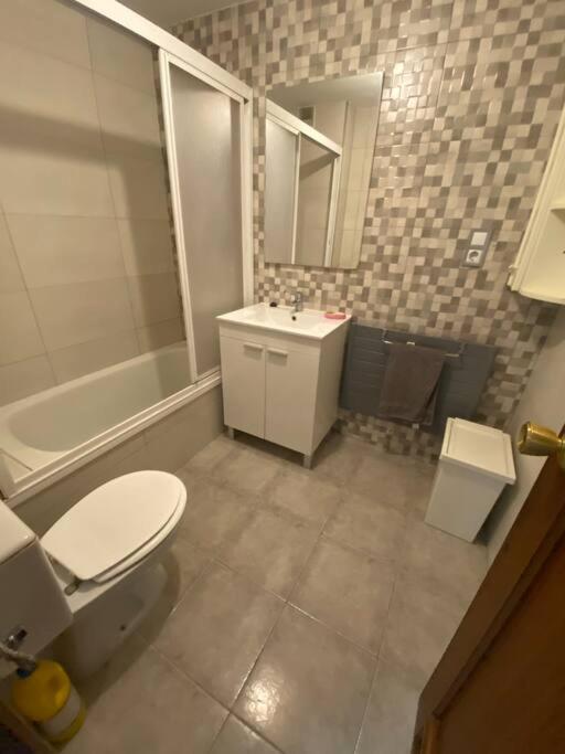 Koupelna v ubytování Cómodo apartamento en el centro de Oviedo