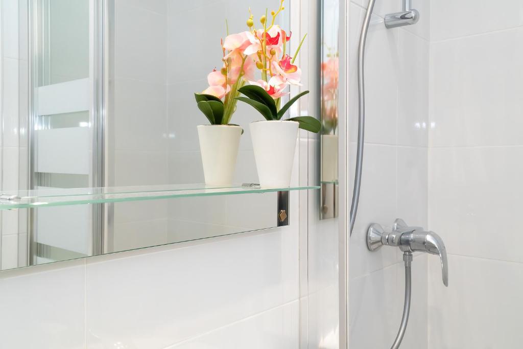 B CasaCafé Madrid Pozuelo 2 Baño Fuera de la habitacion o COMPARTIDO - Apartamento Con Terraza