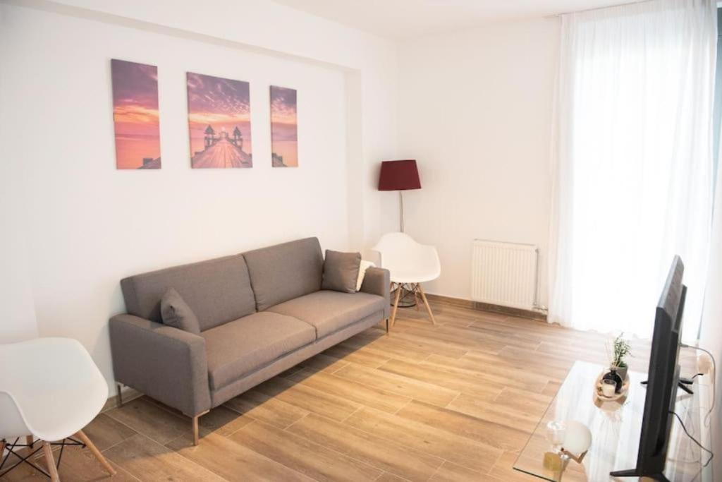 A seating area at City view modern apartment (D3_FAL)