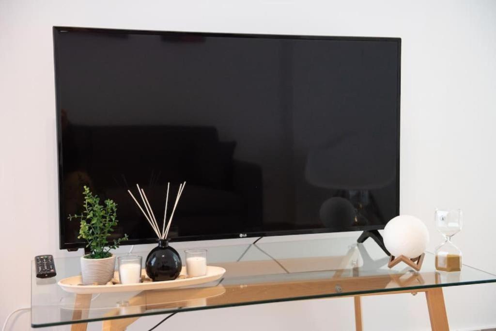A television and/or entertainment centre at City view modern apartment (D3_FAL)