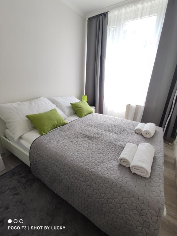 Postel nebo postele na pokoji v ubytování Central Greatforest Apartman
