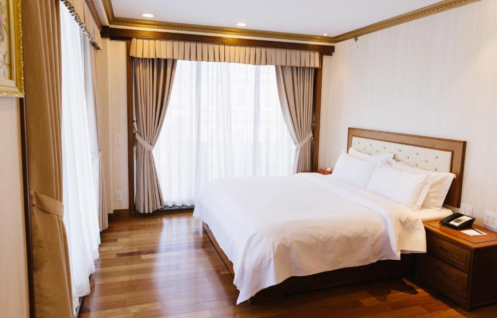 Postel nebo postele na pokoji v ubytování The Allen Hotel