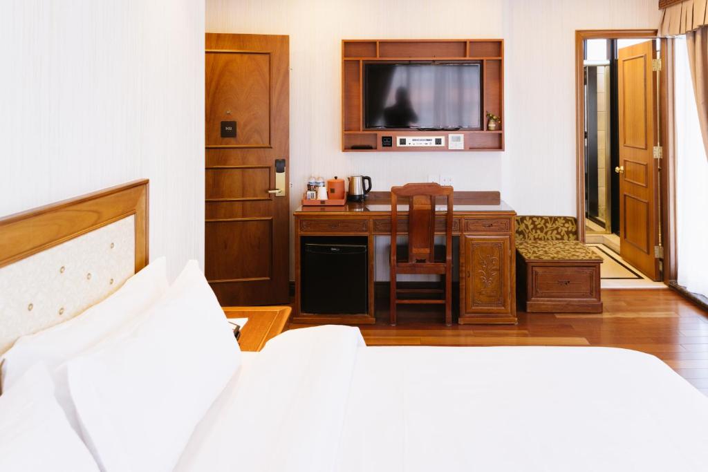 The Allen Hotel - Deluxe King Room