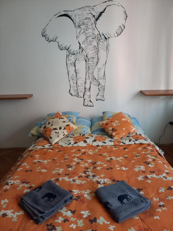 Posteľ alebo postele v izbe v ubytovaní Elefántos Apartman