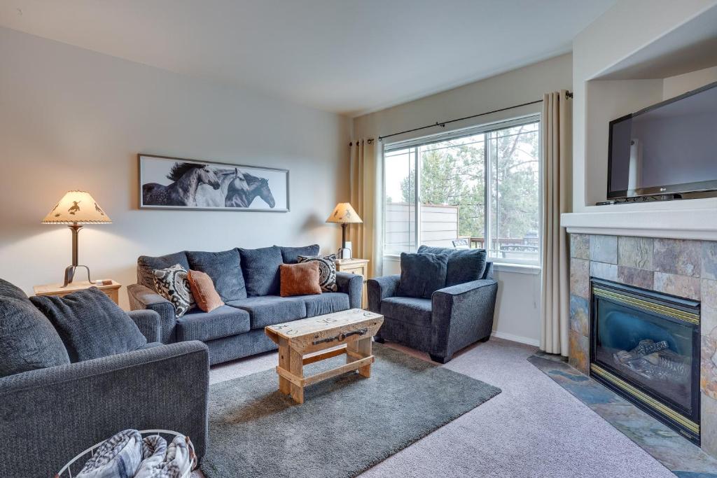a living room with a couch and a fireplace at Charming Redmond Townhome with Resort Amenities in Redmond