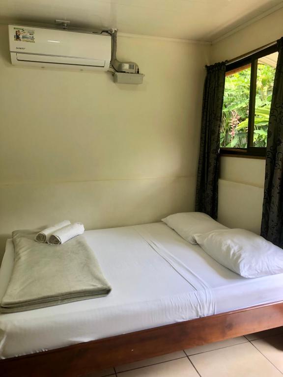 Postel nebo postele na pokoji v ubytování Le Petit Hotel