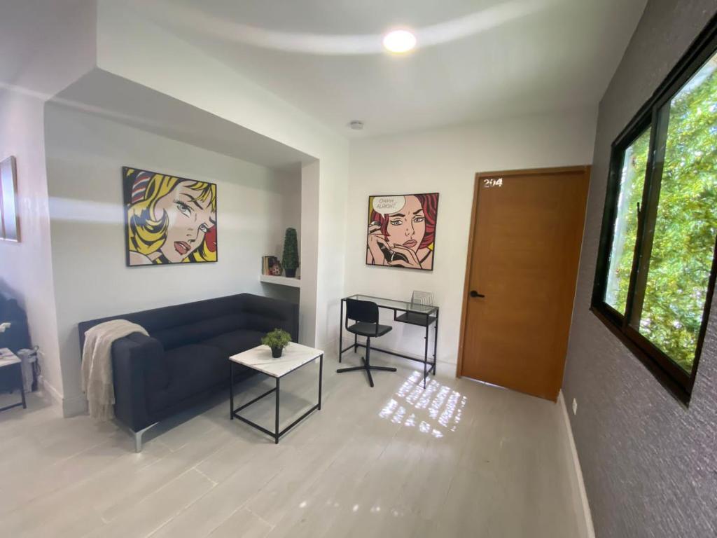 Suites By SalcedO - Deluxe Studio Mit Queensize-Bett