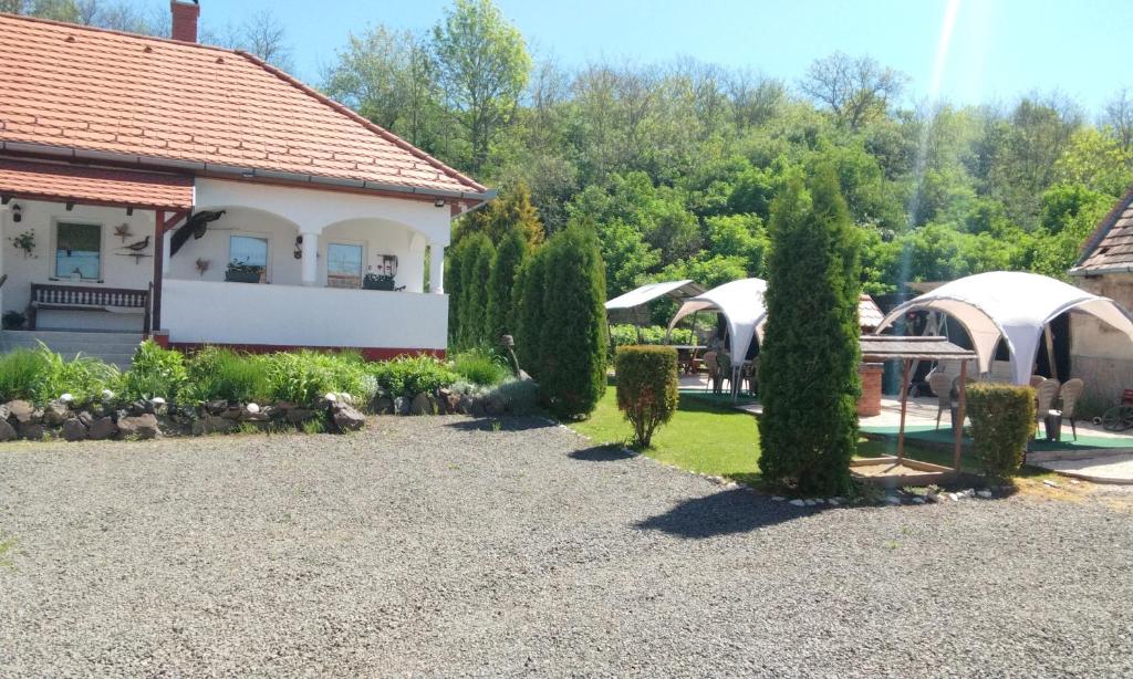 Ogród w obiekcie Harmony Vendégház Egerszalók