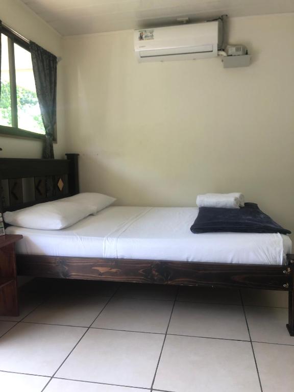 Postel nebo postele na pokoji v ubytování Le Petit Hotel