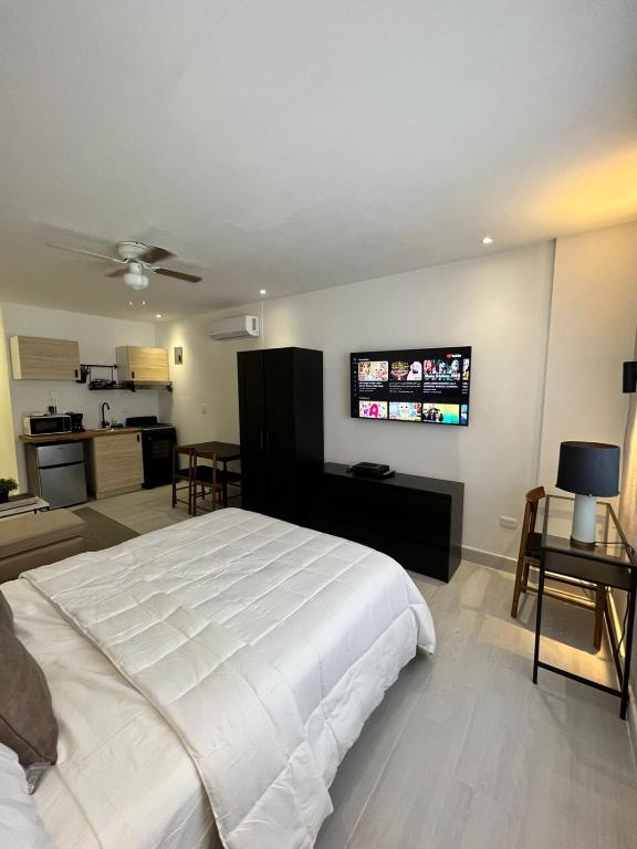 Suites By SalcedO - Deluxe-Studio