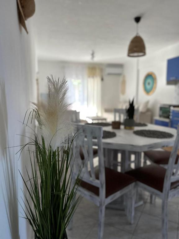 Posezení v ubytování Platamon Boho Apartment 2- Με θέα την θάλασσα