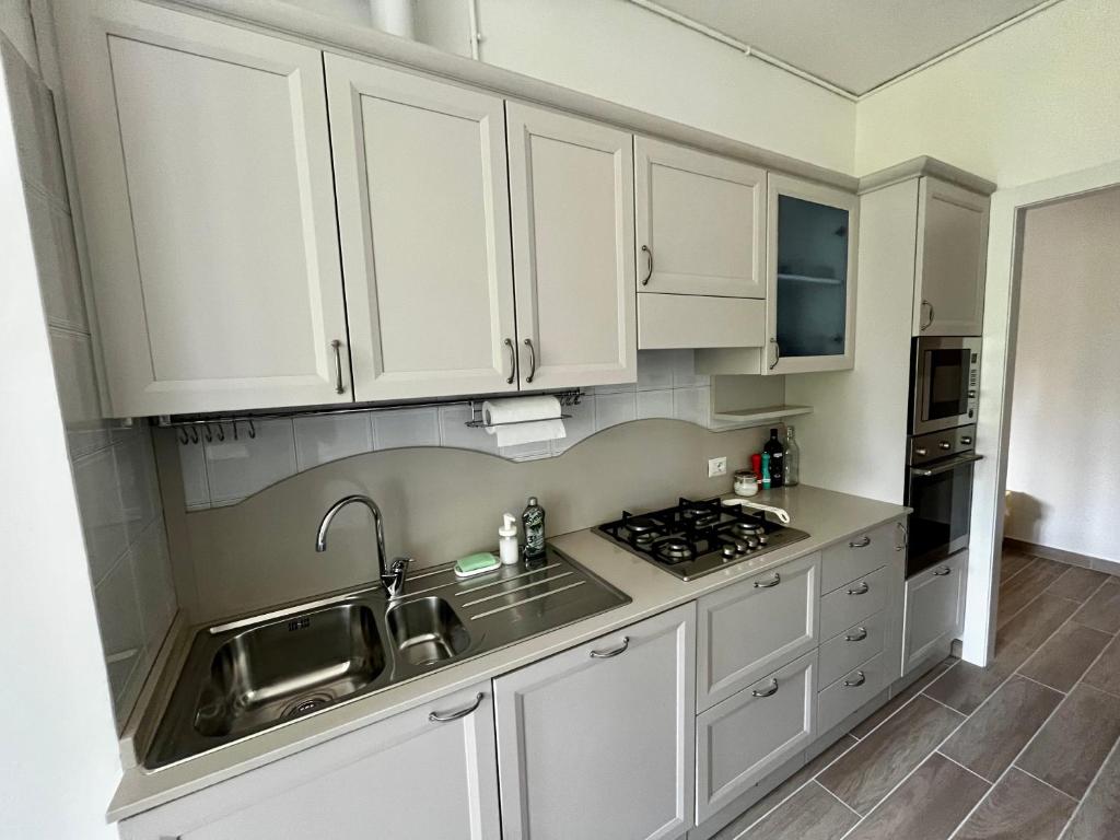 The Bright Place: wide and modern condo apartment in Milan - 11