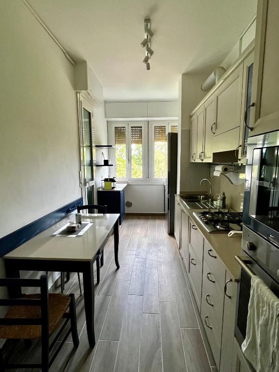 The Bright Place: wide and modern condo apartment in Milan - 12