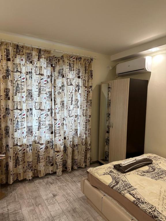 Postel nebo postele na pokoji v ubytování Victoria Hotel Rooms & Victoria Apartment Veliko Tarnovo
