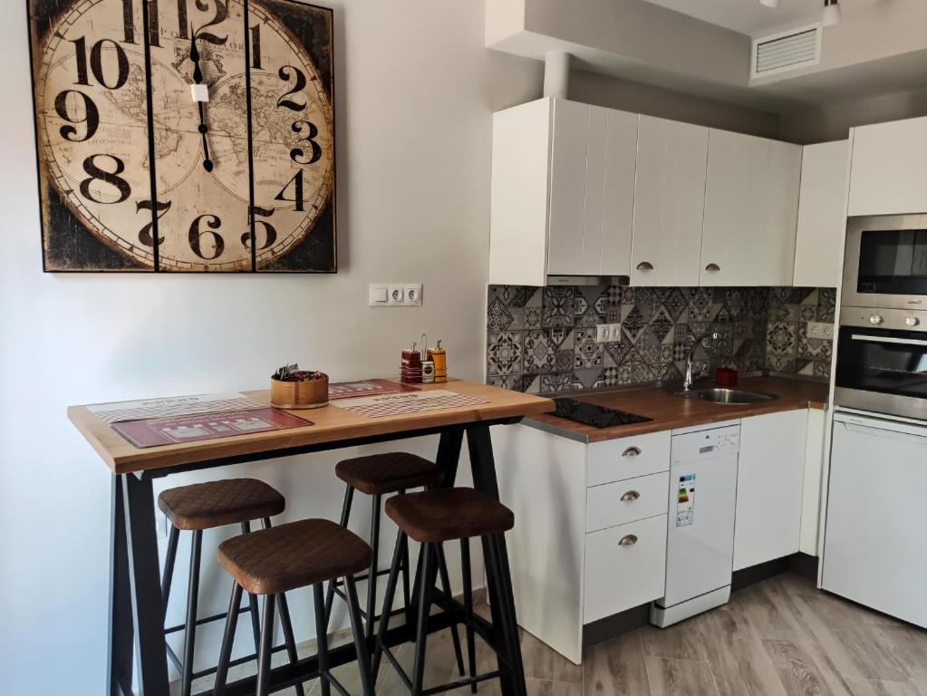 Barceló 21, parking on request, Atico With terrace & Studio With Patio, Center, quite, BC - 16