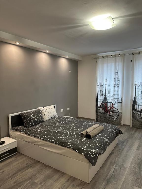 Postel nebo postele na pokoji v ubytování Victoria Hotel Rooms & Victoria Apartment Veliko Tarnovo