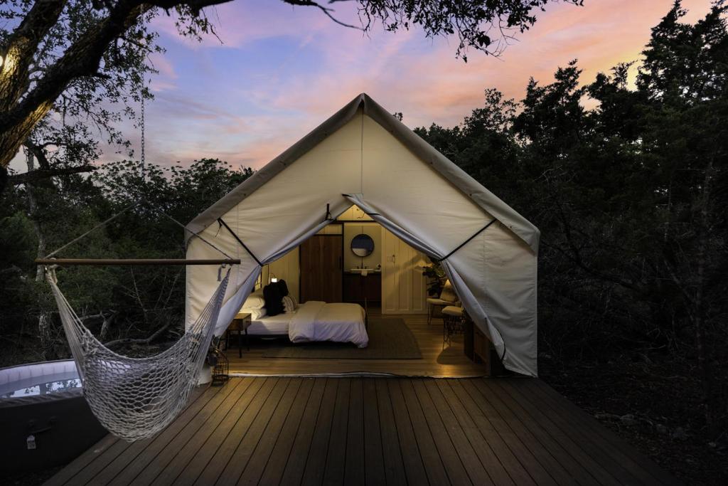 Glamping at Cherry Cove W/ Hot Tub! - Housity