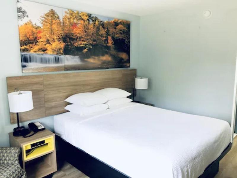 Days Inn & Suites by Wyndham Siler City - Kamer Met Queensize Bed - Niet-Rokers