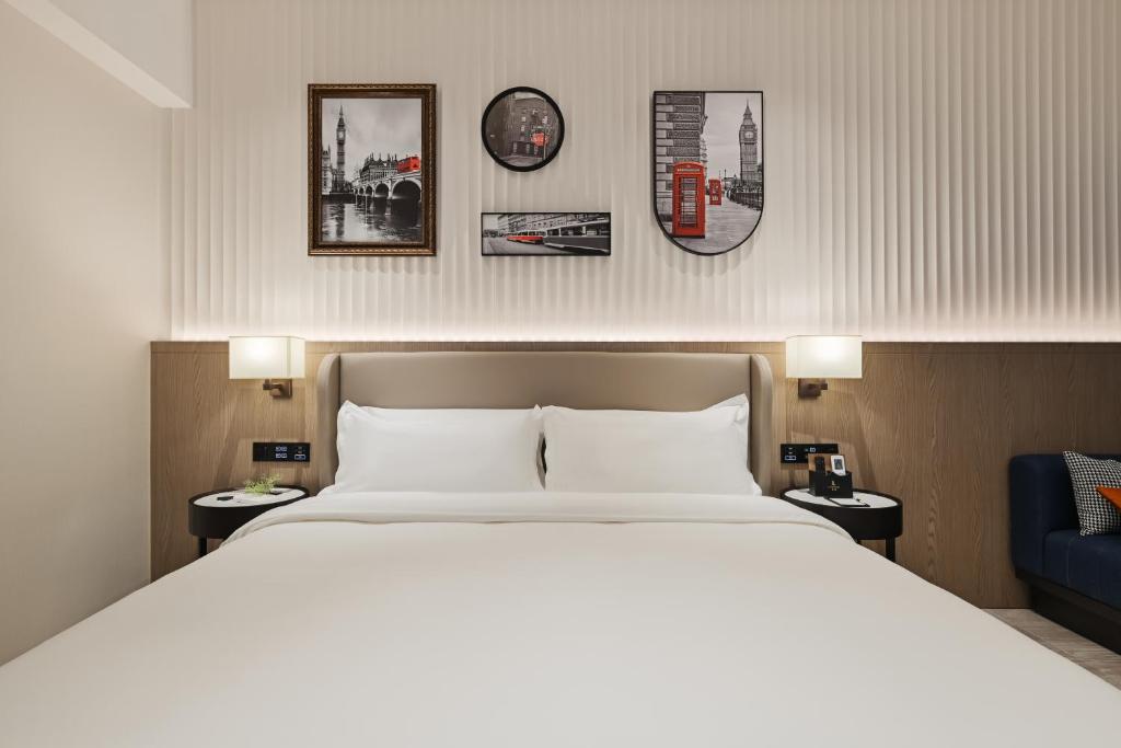 Postel nebo postele na pokoji v ubytování Livetour Hotel Luogang Science City Guangzhou